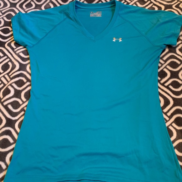 Under Armour Tops - Under Armour Women’s Semi-Fitted Active Shirt